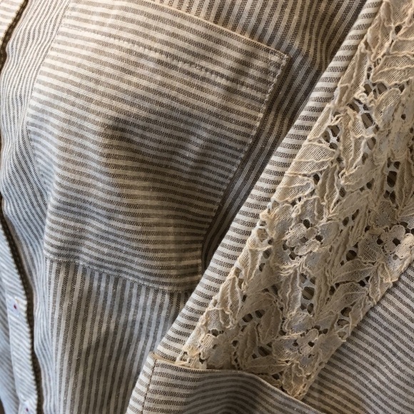 Umgee striped shirt beige with lace pattern SZ  L button down - Picture 3 of 10